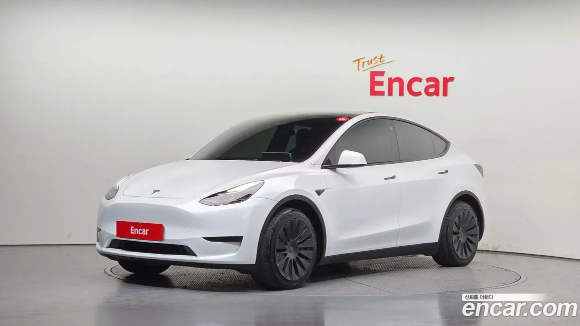 Tesla Model Y — фото 1