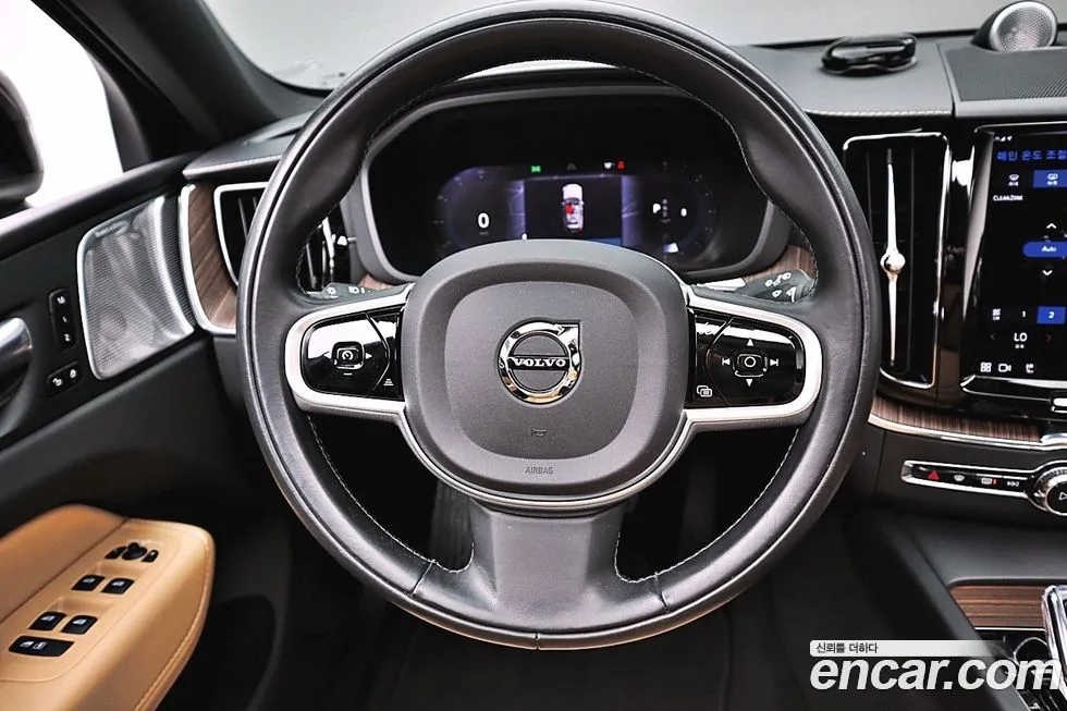 Volvo XC60 — фото 10