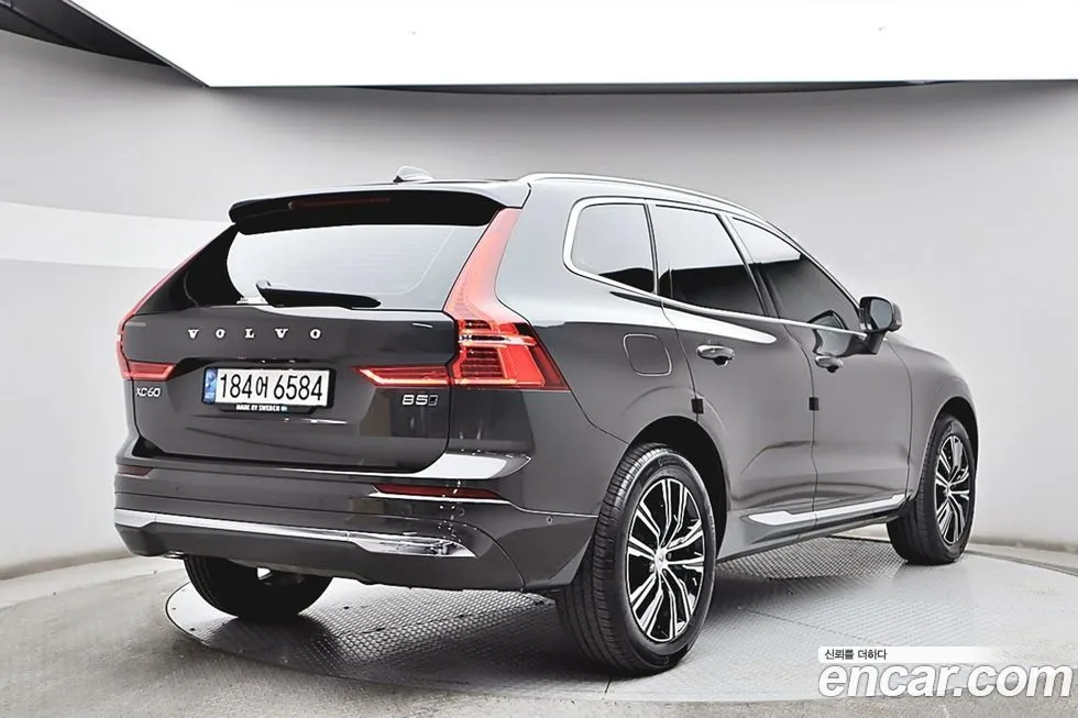 Volvo XC60 — фото 8