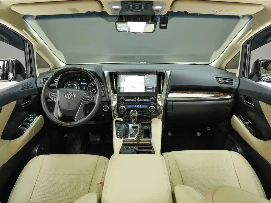 Toyota Alphard — фото 4