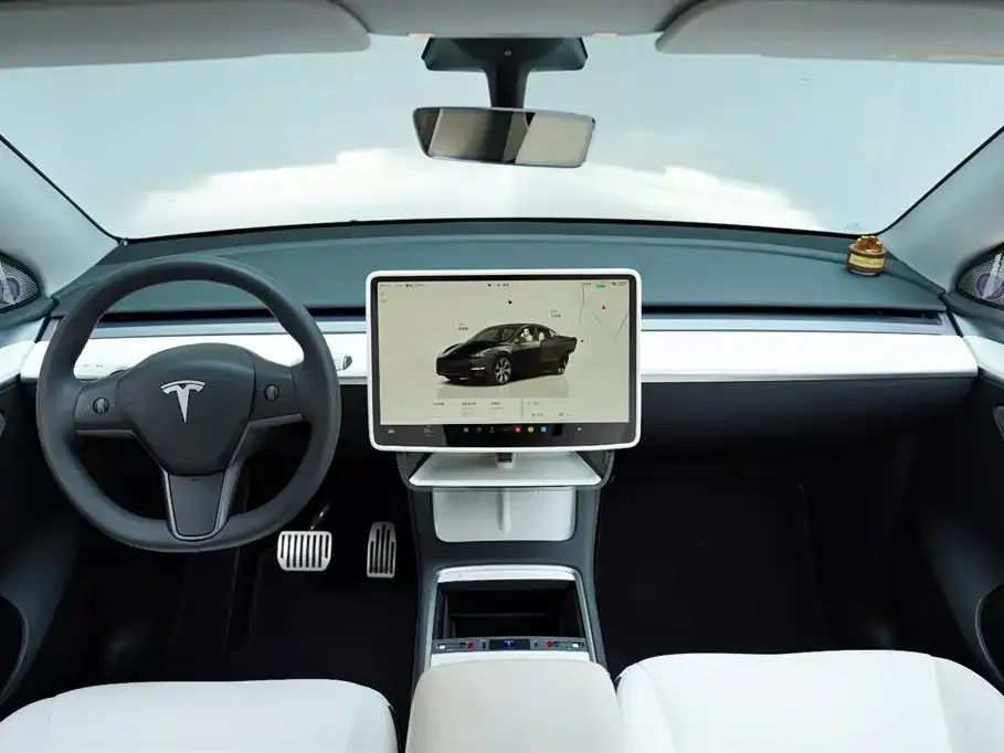 Tesla Model Y — фото 5