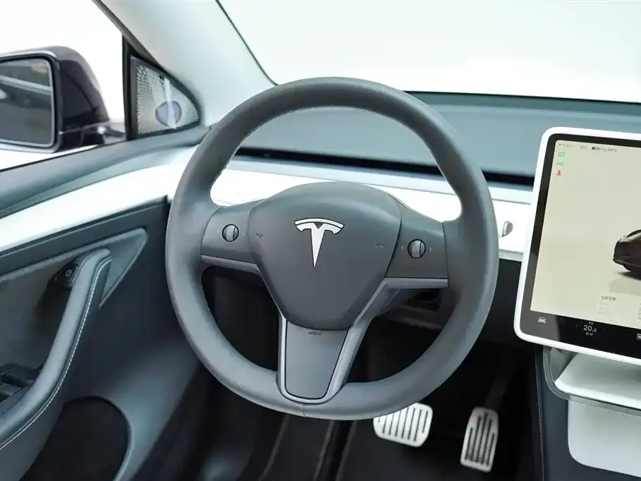 Tesla Model Y — фото 6