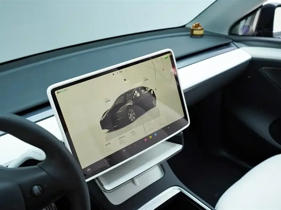 Tesla Model Y — фото 8