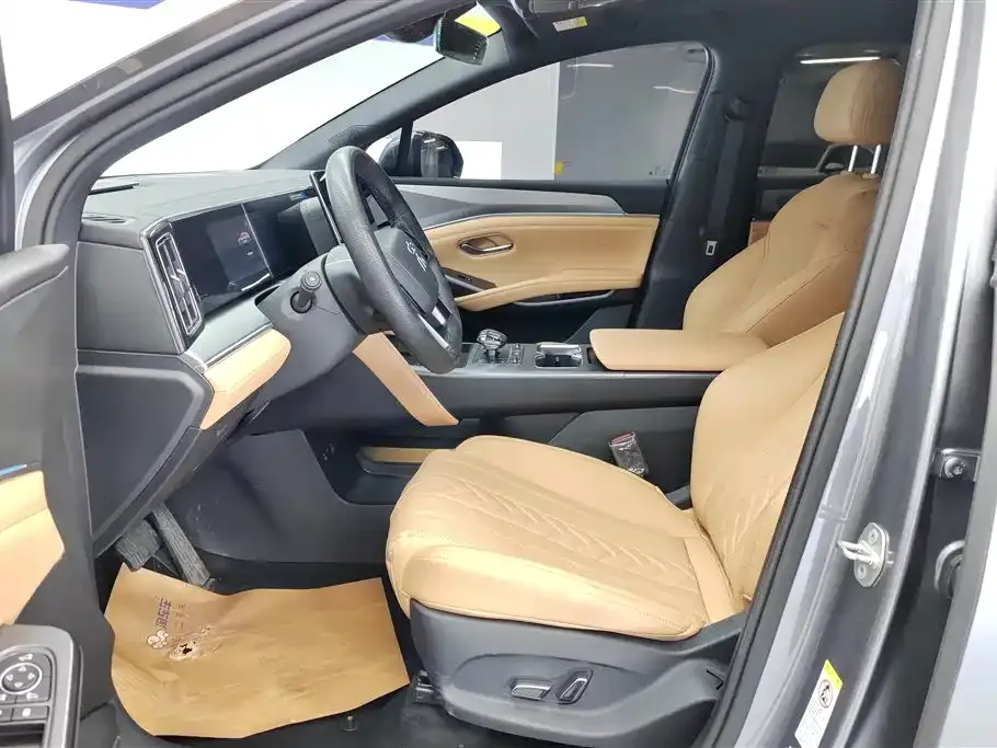 BYD L DM-i — фото 10