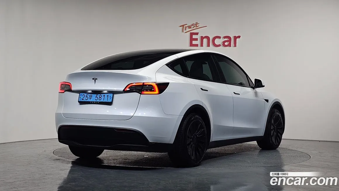 Tesla Model Y — фото 2