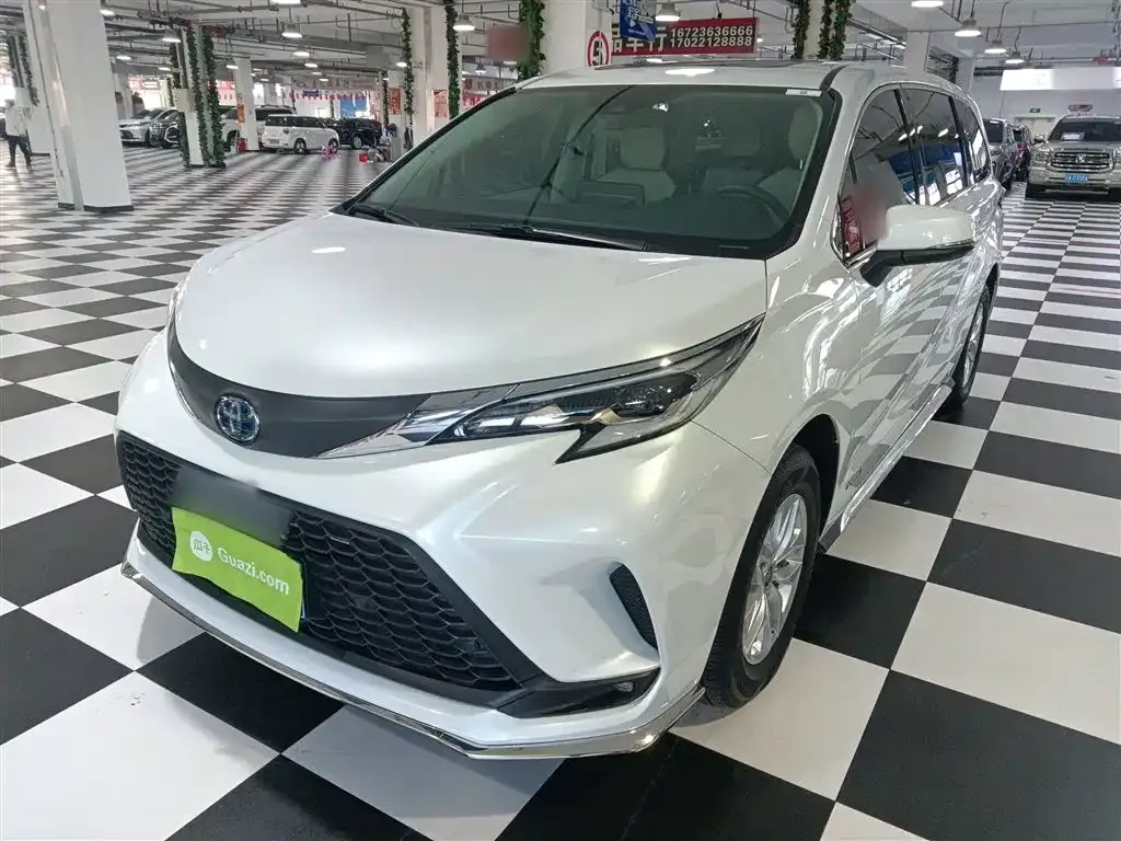 Toyota Granvia — фото 1