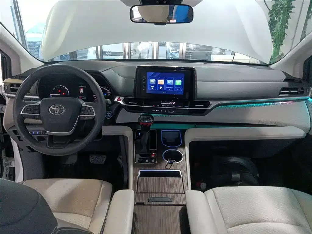 Toyota Granvia — фото 10