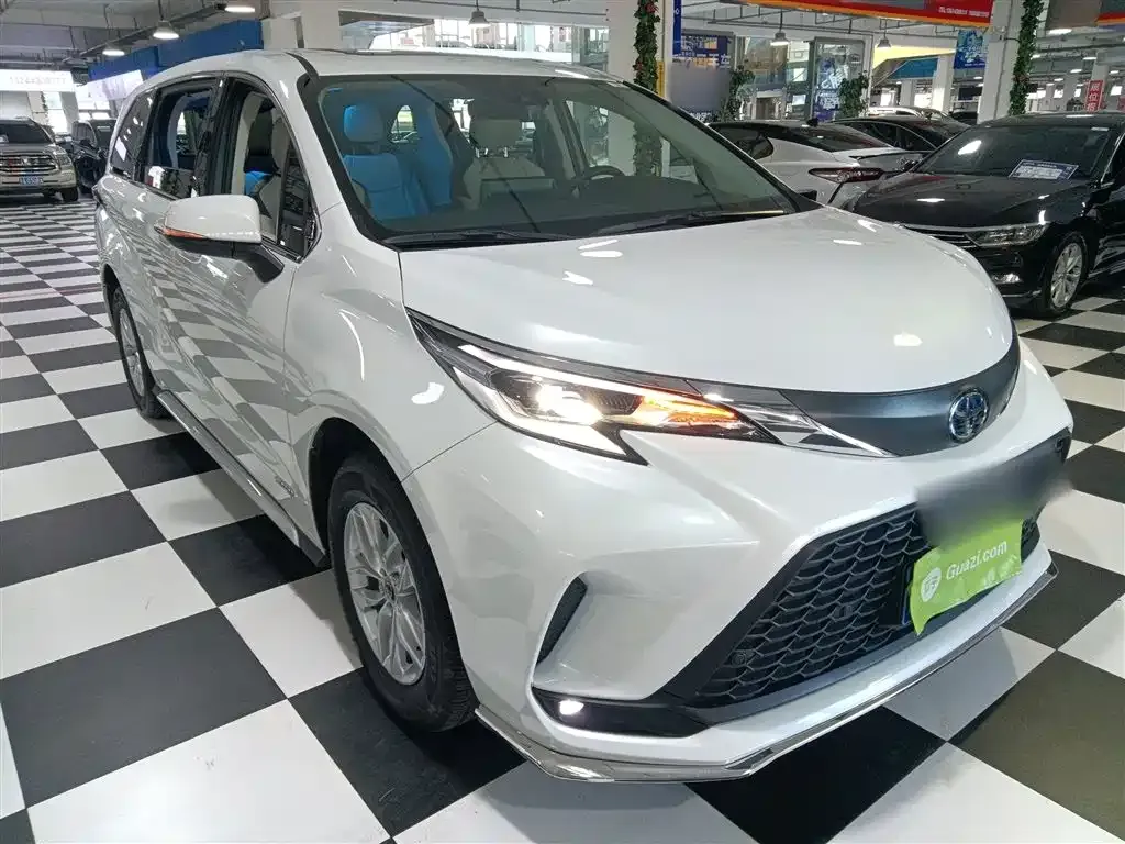 Toyota Granvia — фото 8