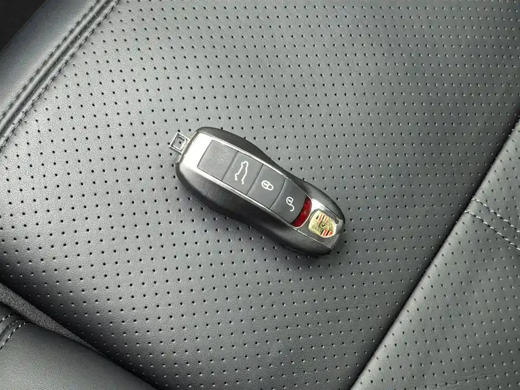 Porsche Macan — фото 9