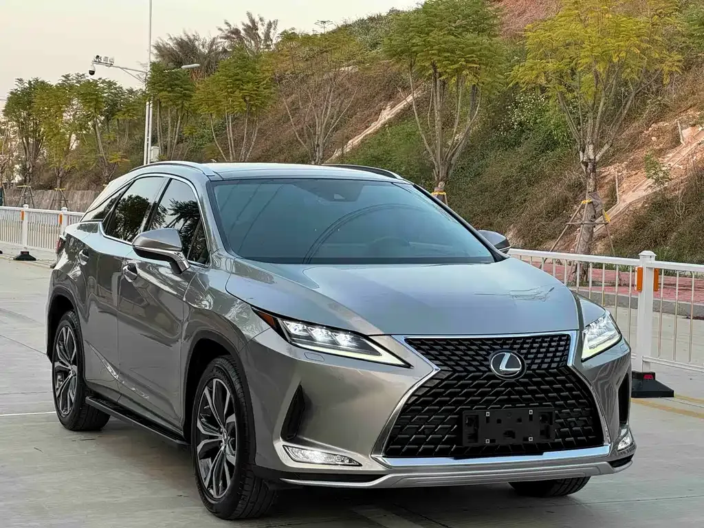 Lexus RX — фото 1