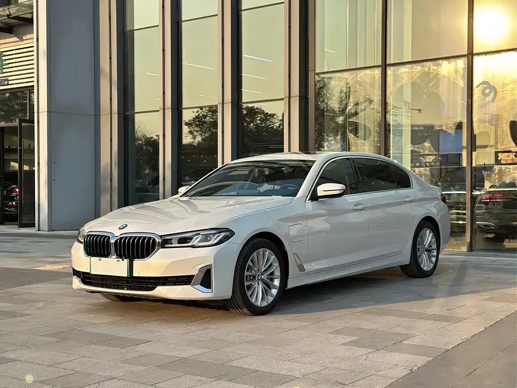 BMW 5 Series New Energy — фото 1
