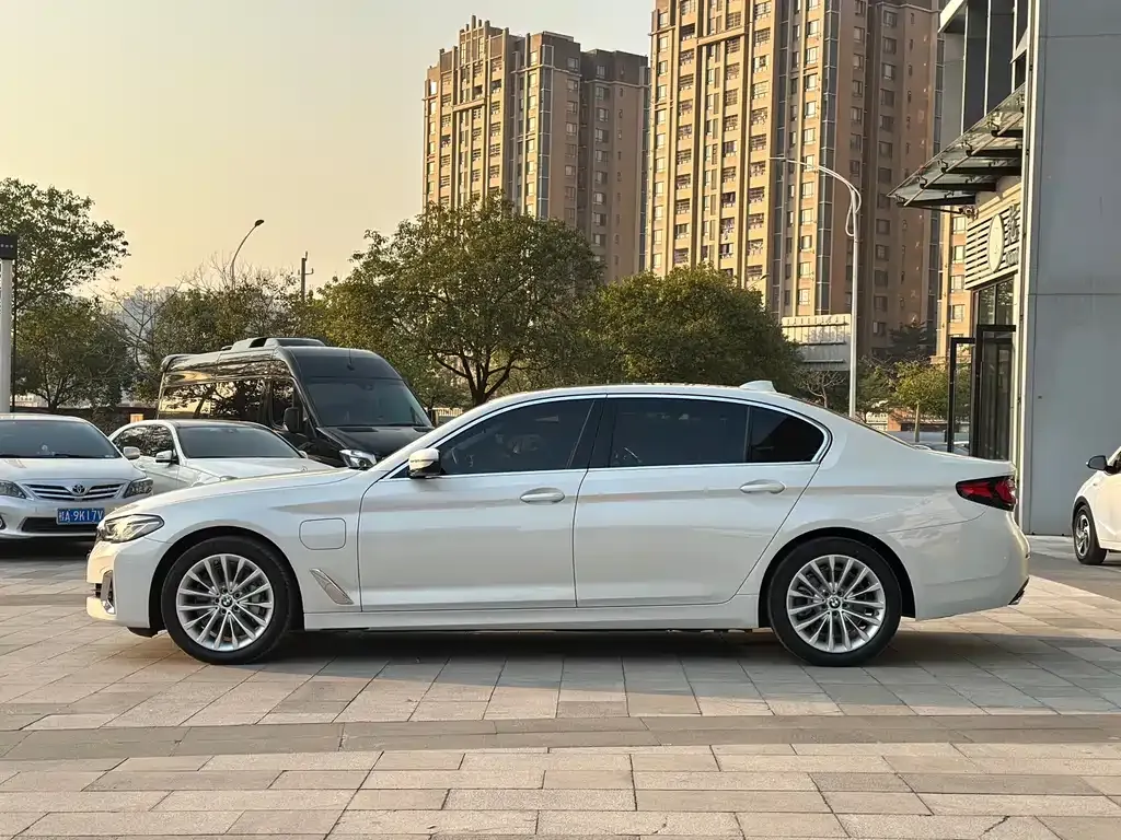 BMW 5 Series New Energy — фото 4