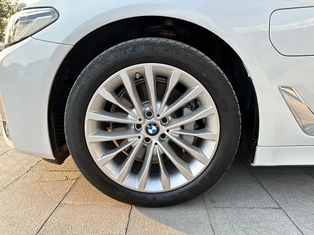 BMW 5 Series New Energy — фото 9