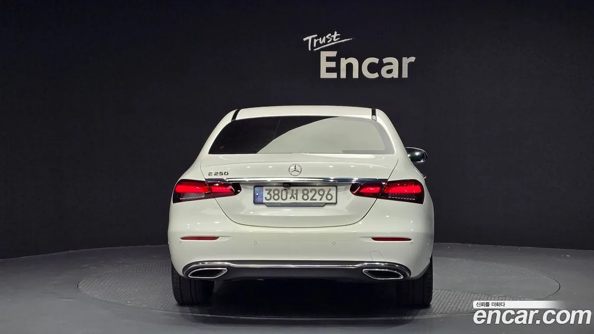 Mercedes-Benz E-Class — фото 2