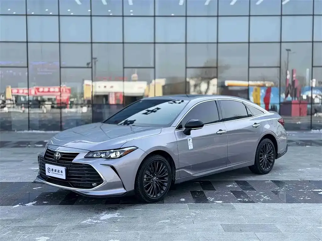Toyota Avalon — фото 1