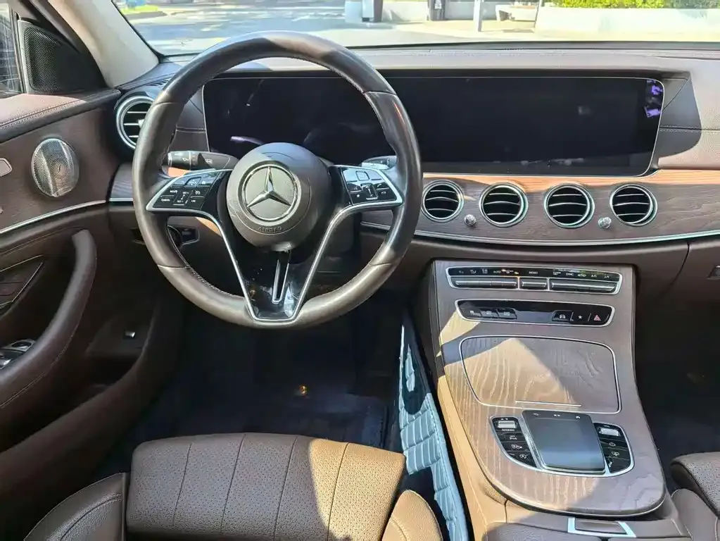 Mercedes-Benz E-Class — фото 8