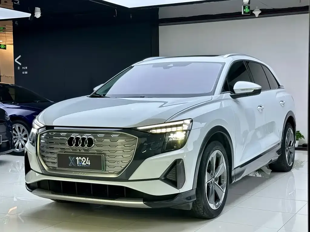 Audi Q5 e-tron — фото 1
