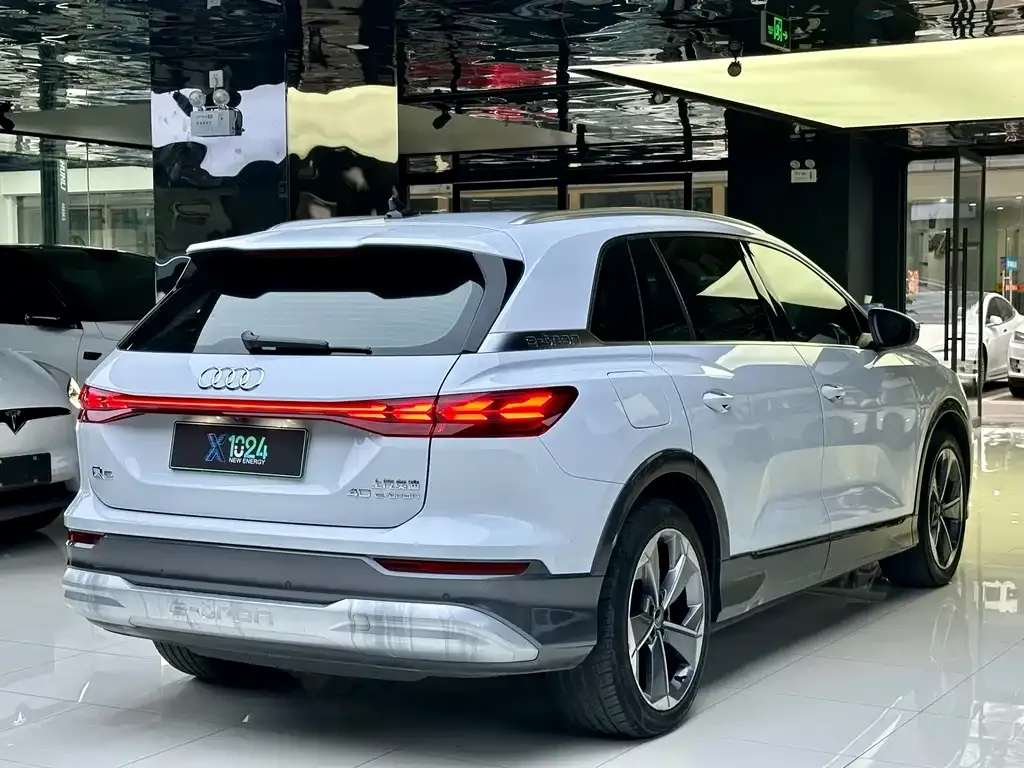 Audi Q5 e-tron — фото 10