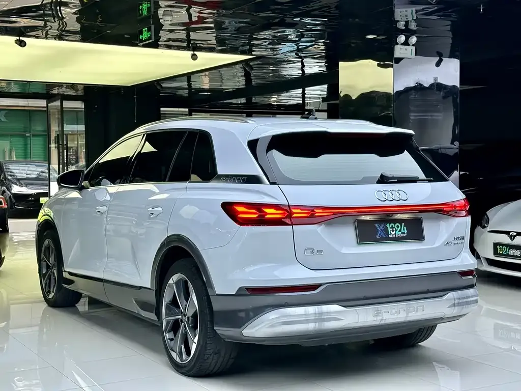 Audi Q5 e-tron — фото 2