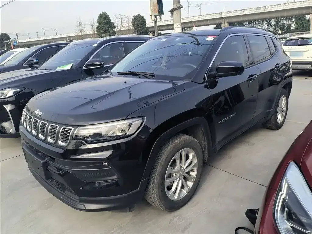 Jeep Compass — фото 1