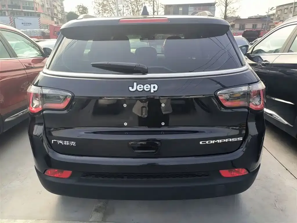 Jeep Compass — фото 9