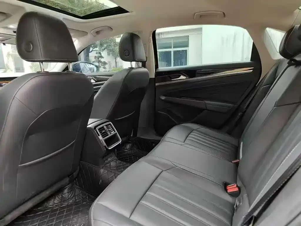 Volkswagen Passat — фото 6