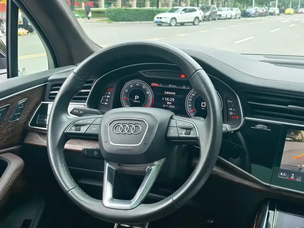 Audi Q7 — фото 5