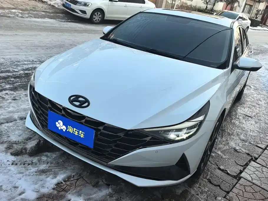 Hyundai Elantra — фото 1
