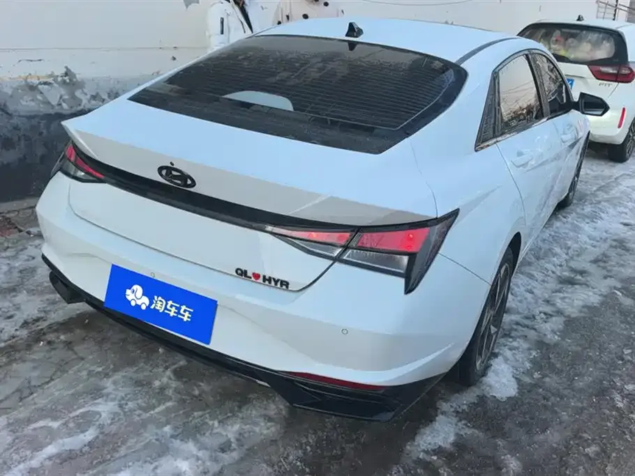 Hyundai Elantra — фото 3