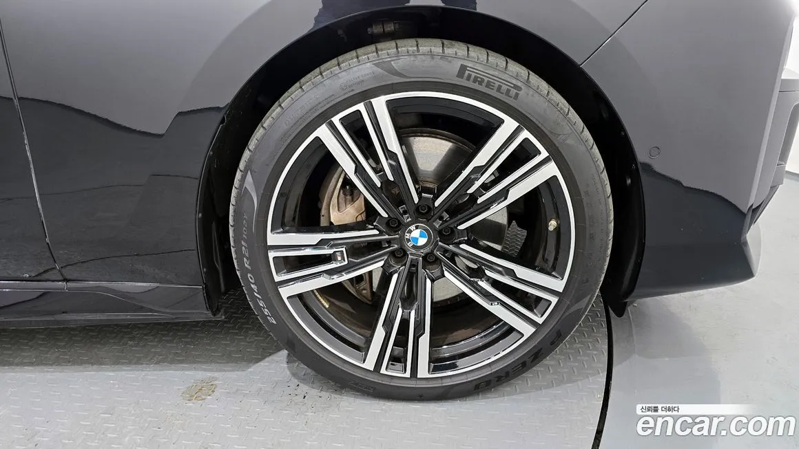 BMW i7 — фото 6