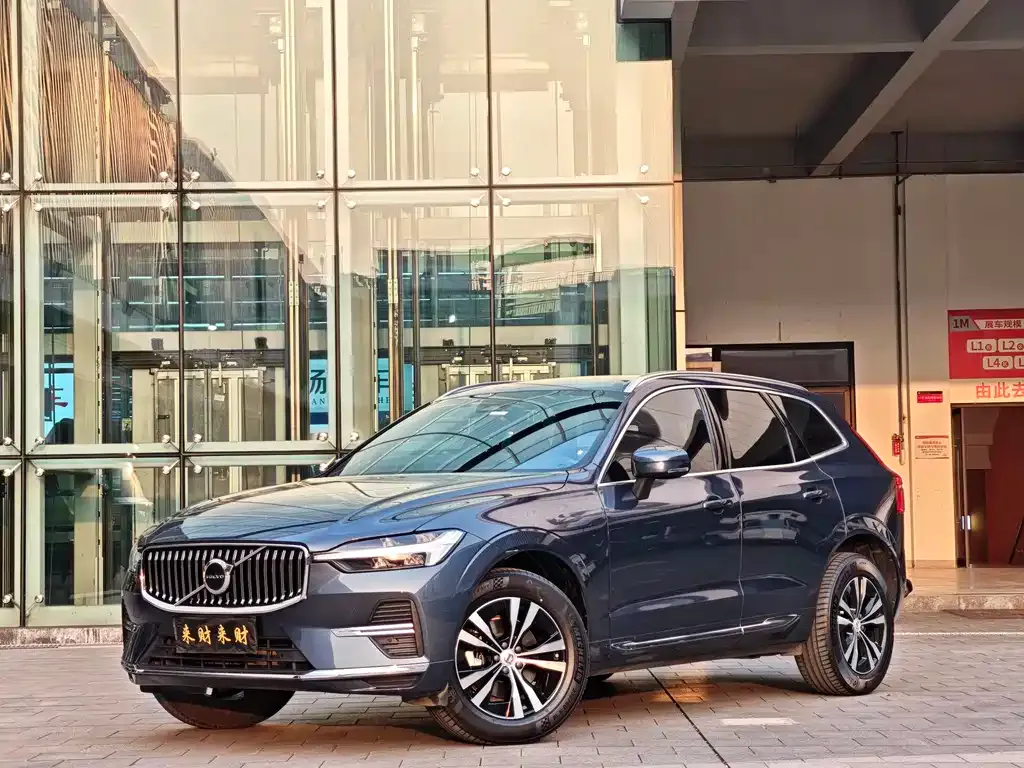 Volvo XC60 — фото 1