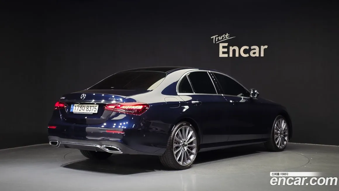 Mercedes-Benz E-Class — фото 2