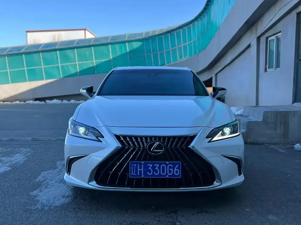 Lexus ES — фото 1