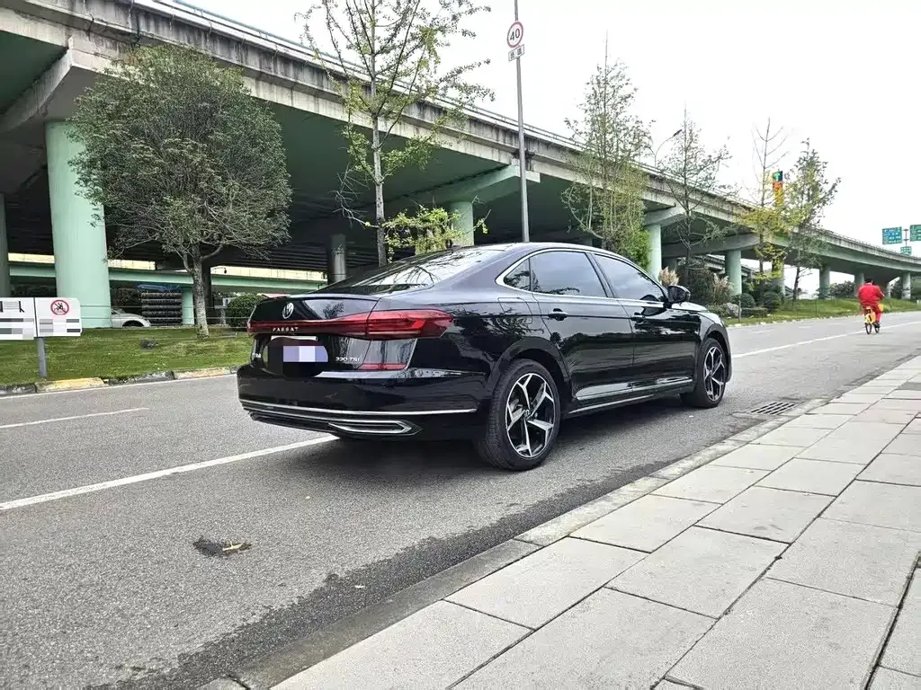 Volkswagen Passat — фото 6