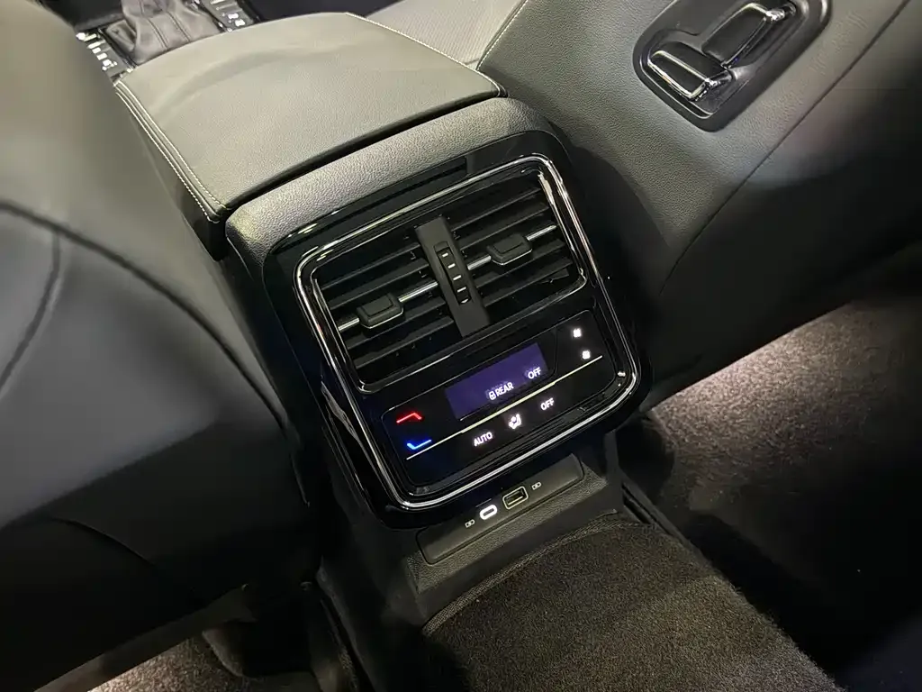Volkswagen Passat — фото 8
