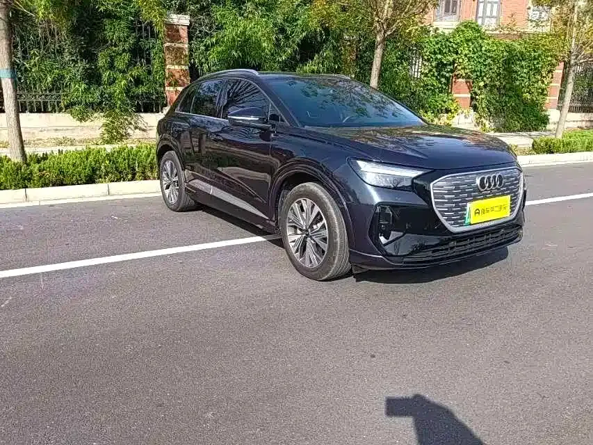 Audi Q4 e-tron — фото 6