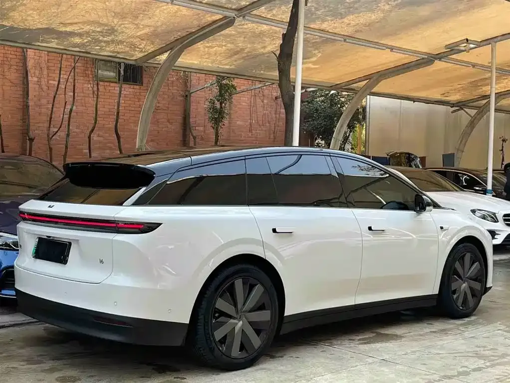 Li Auto i6 — фото 5
