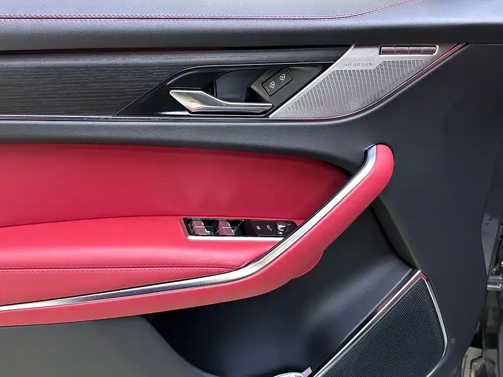 Jaguar F-PACE — фото 2