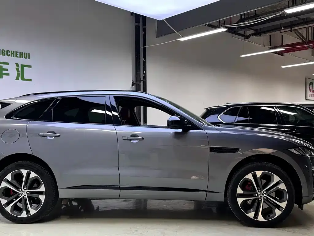 Jaguar F-PACE — фото 9