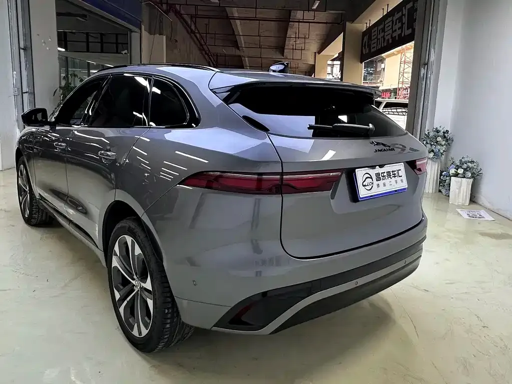 Jaguar F-PACE — фото 7