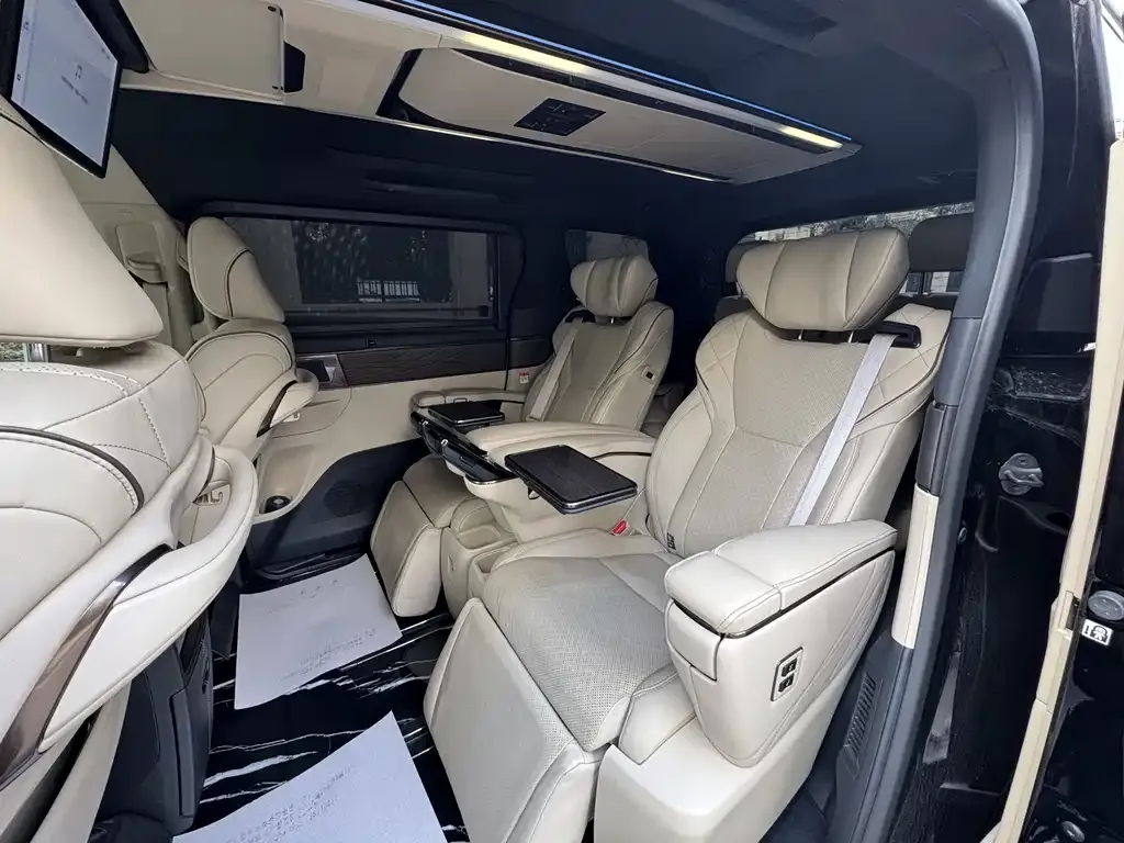 Toyota Vellfire — фото 2