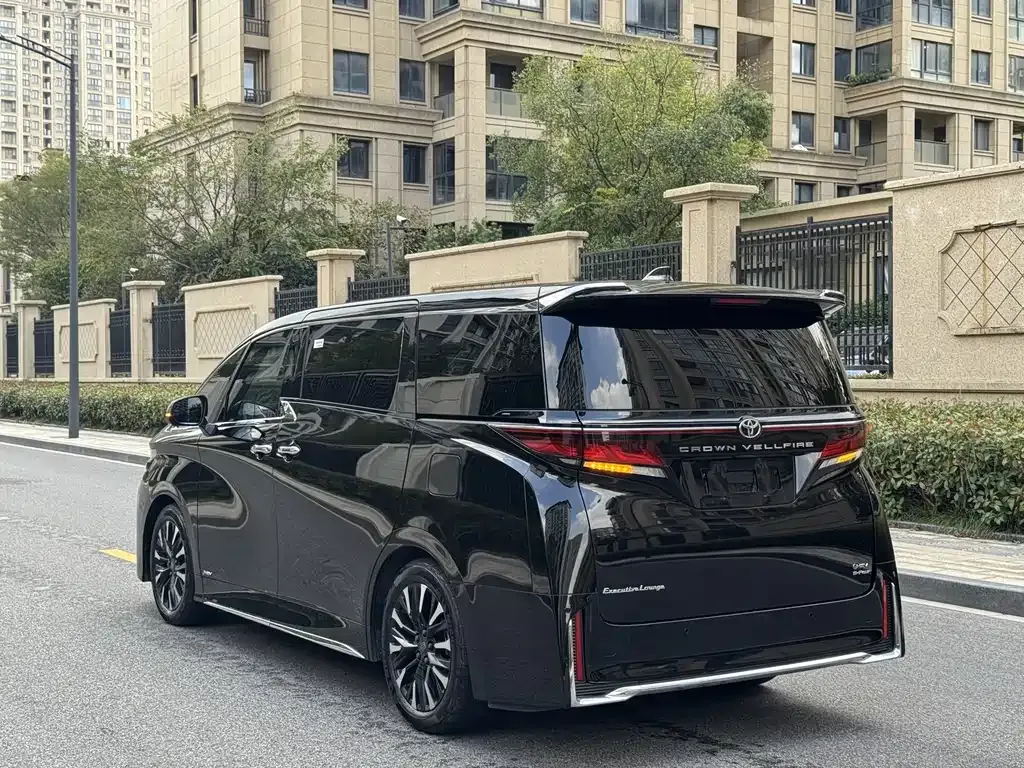 Toyota Vellfire — фото 4