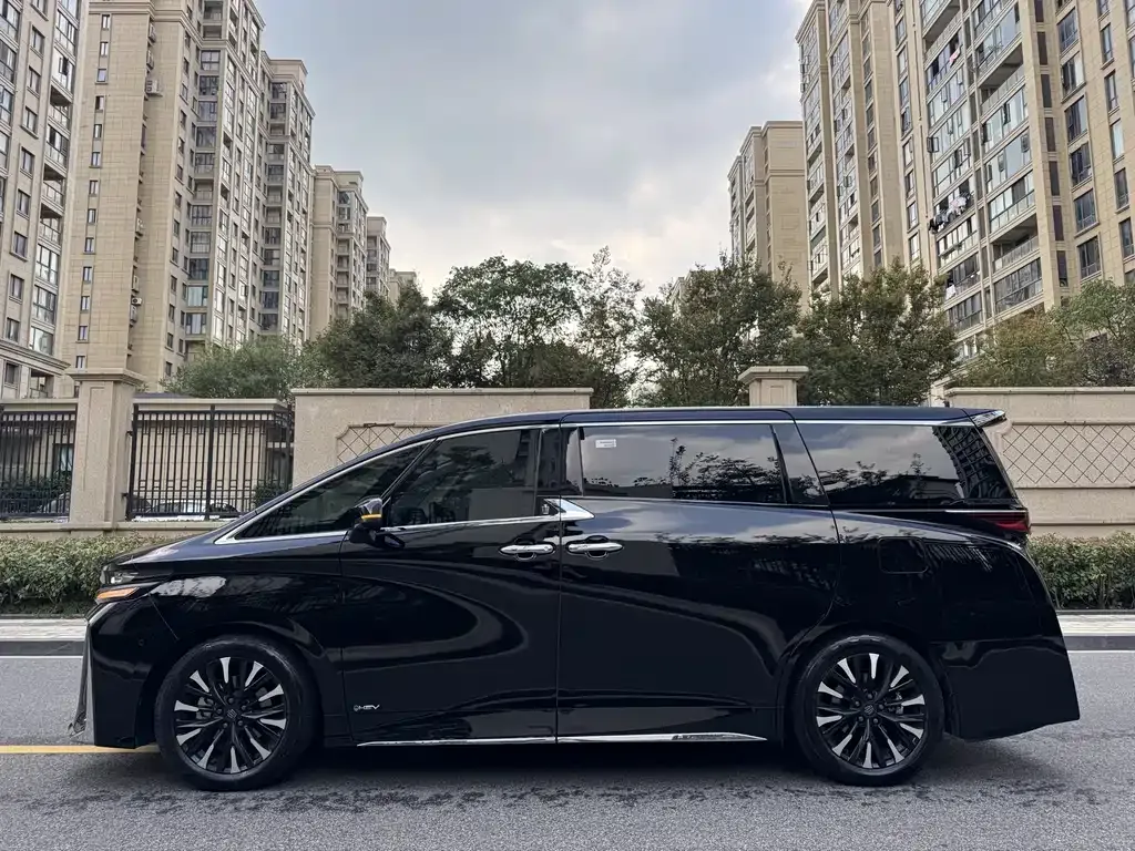 Toyota Vellfire — фото 6