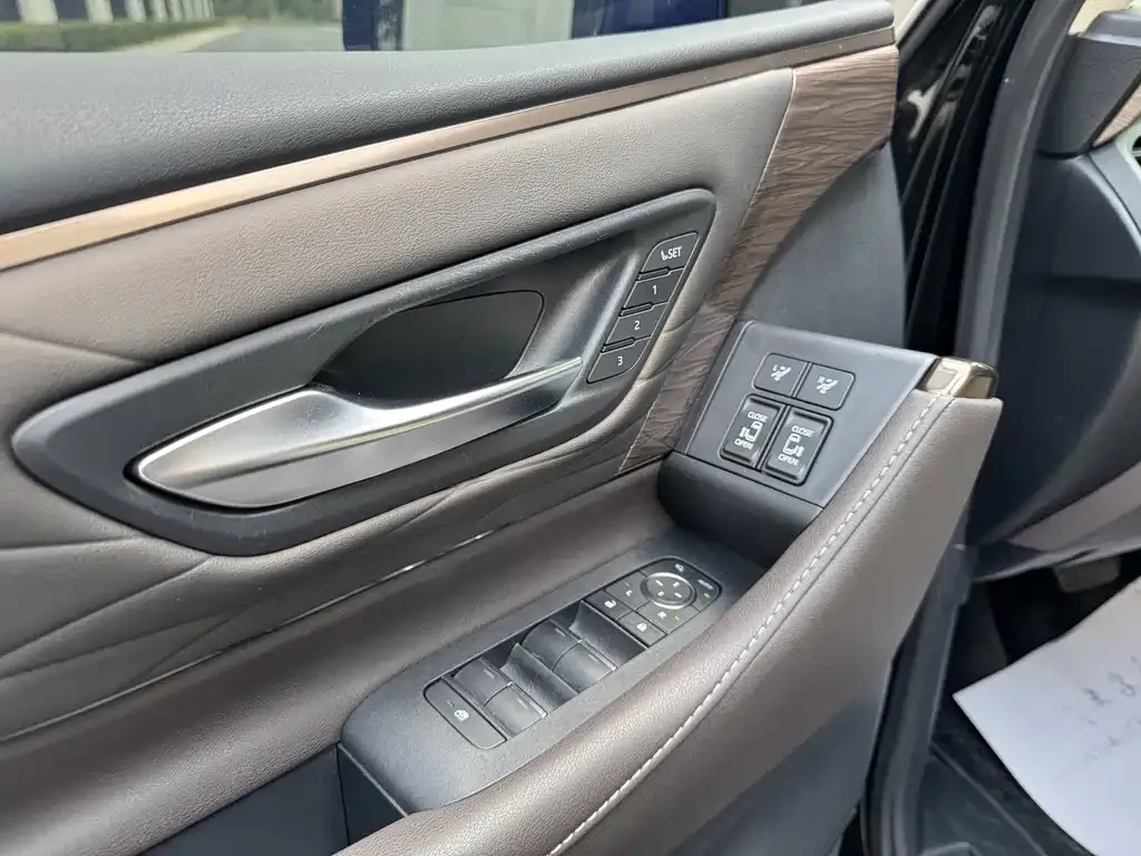 Toyota Vellfire — фото 5