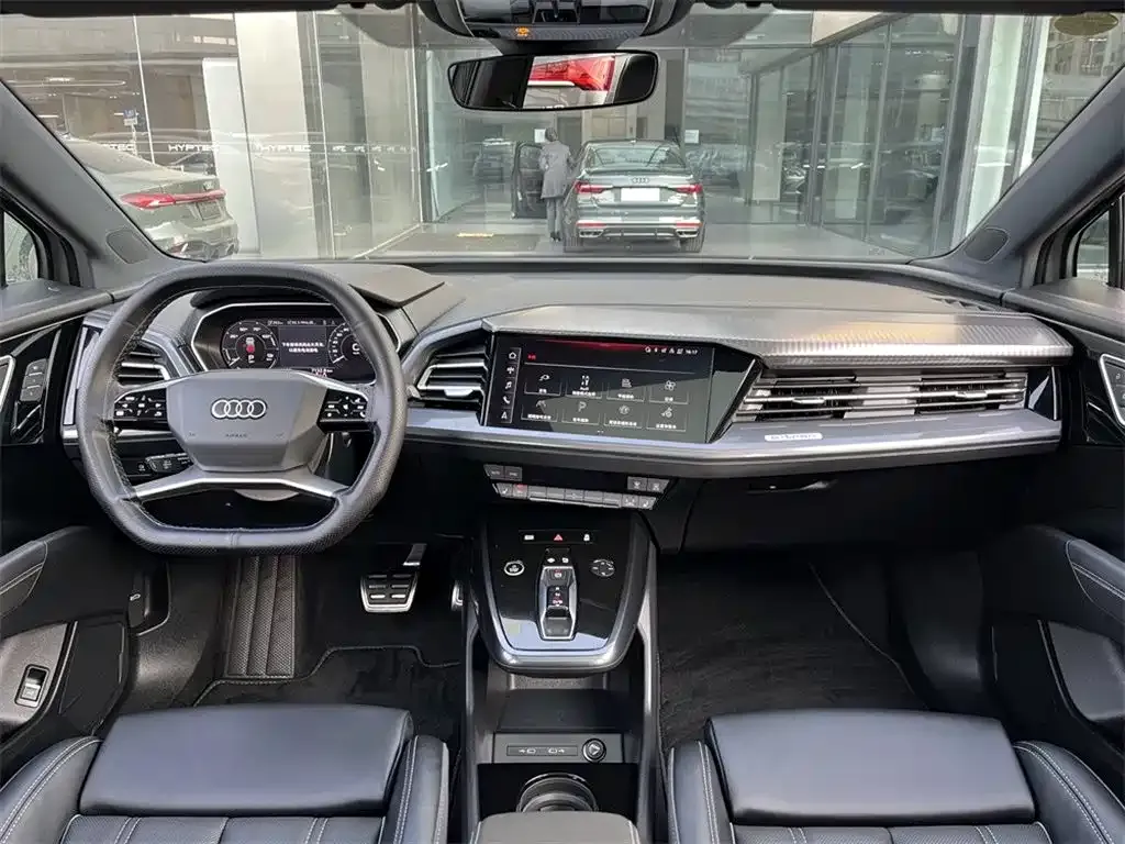 Audi Q4 e-tron — фото 6