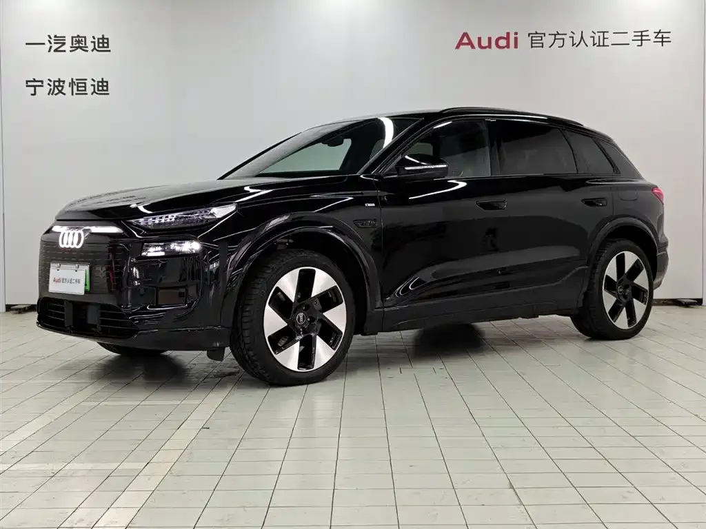 Audi Q6L e-tron — фото 1