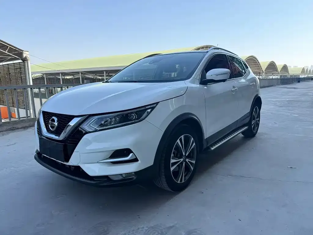 Nissan Qashqai — фото 1