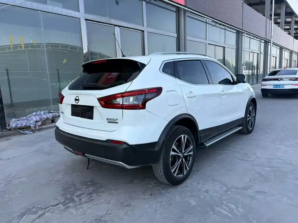 Nissan Qashqai — фото 9