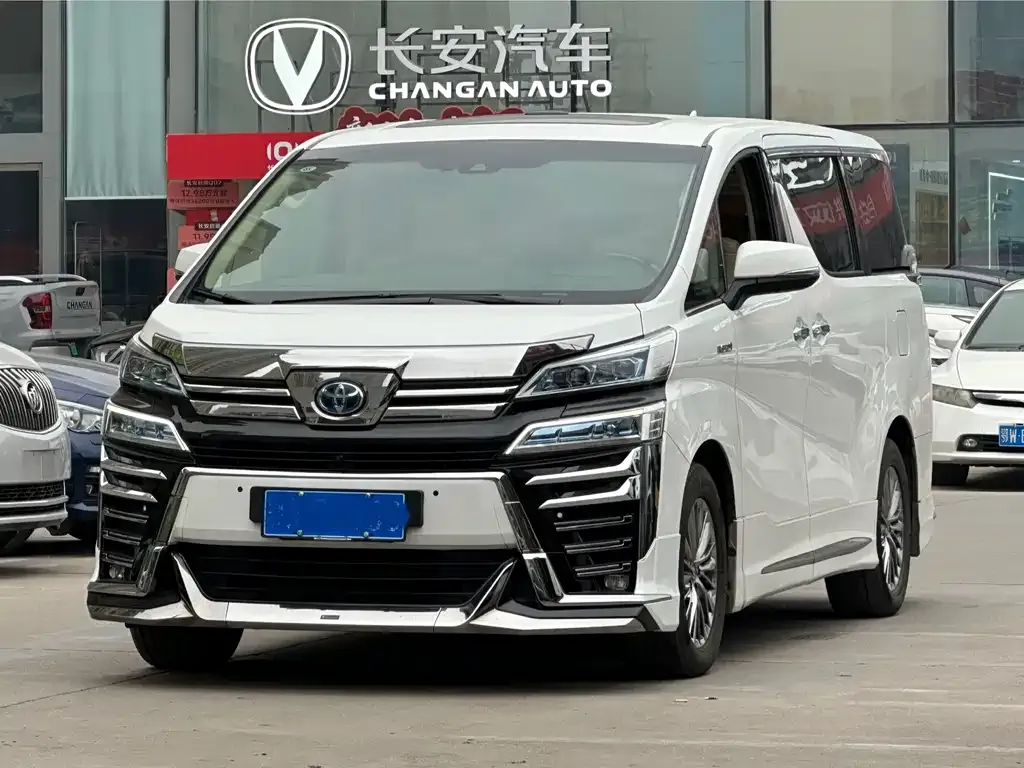 Toyota Vellfire — фото 1