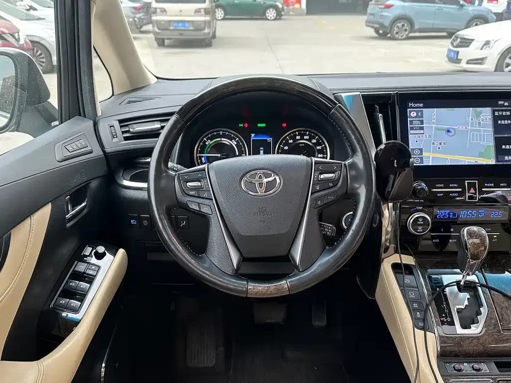 Toyota Vellfire — фото 8